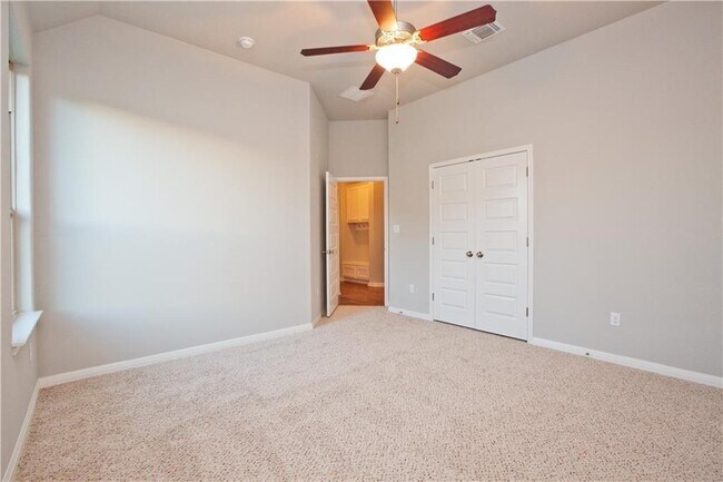 Building Photo - 337 Chisholm Trail