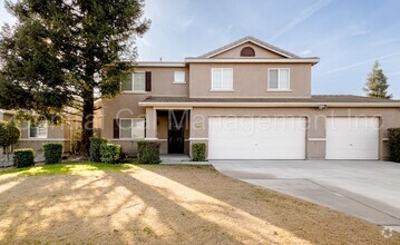 Building Photo - Large 4 Bedroom/2.5 Bath Home with a Large...