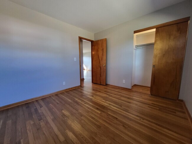 Building Photo - 4720 Esterbrook Rd
