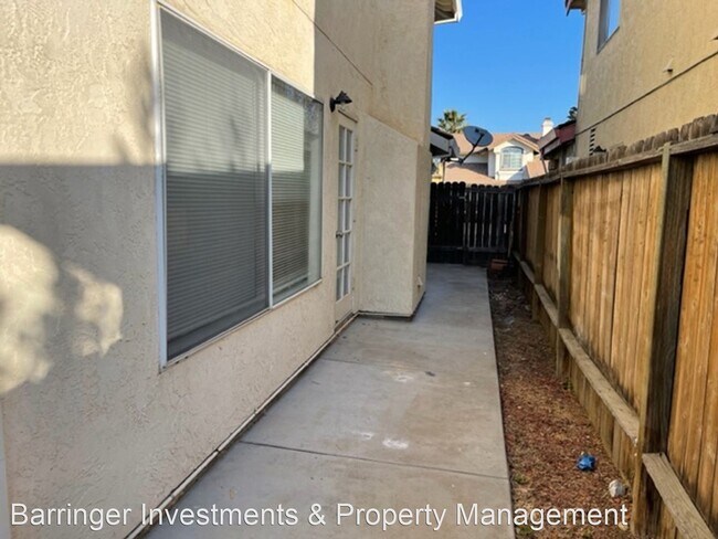 Building Photo - 4 br, 3 bath House - 1940 Cactus Street