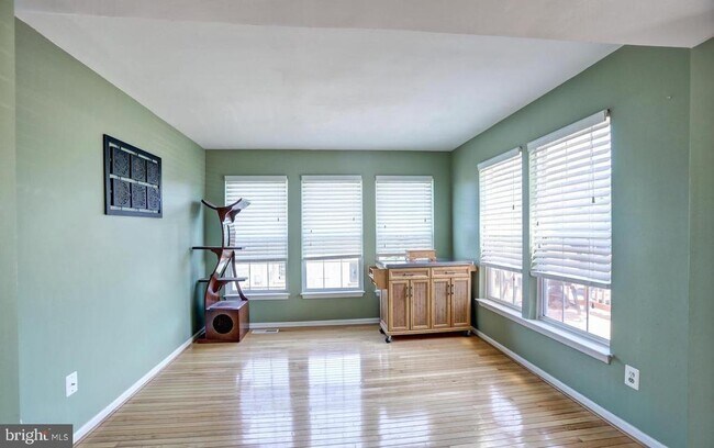 Building Photo - 102 Cagney Terrace SE