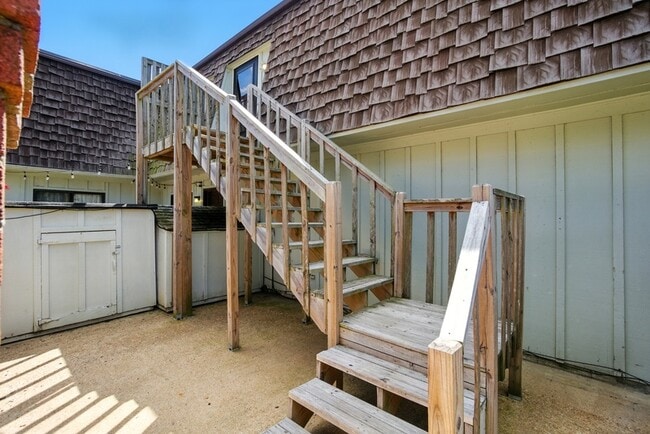 Building Photo - 629 Ocean Lakes Dr