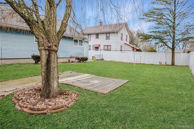 Building Photo - 241 Woodbury Rd