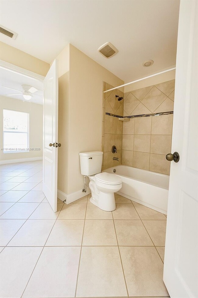 Building Photo - 2037 NE 24th Terrace