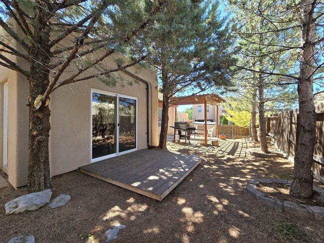 Building Photo - 7112 Calientito Loop