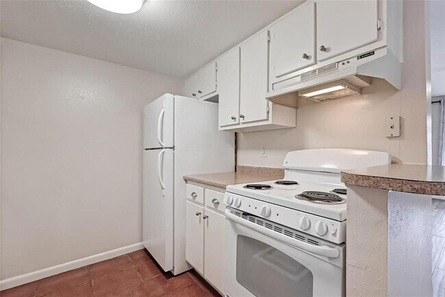 Building Photo - 2250 Bering Dr