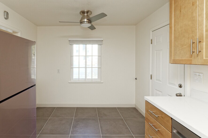 Building Photo - 6152 Overdale Ave