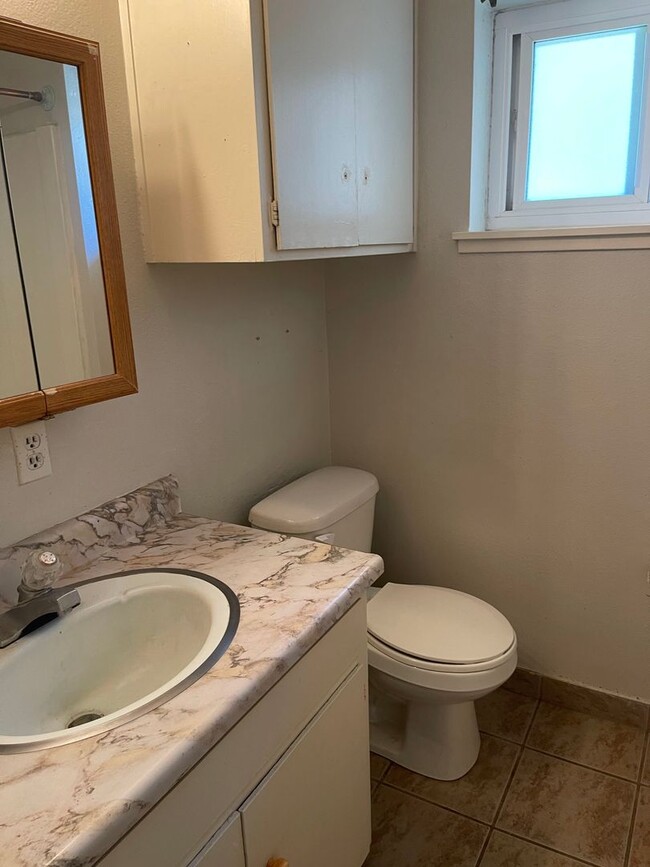 Building Photo - 5 Bedroom, 3 Bath Home in East Davis-$500 Off 1st Month's Rent