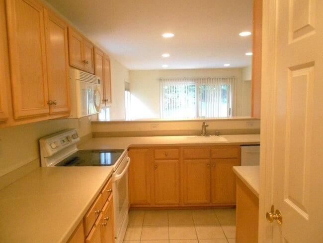 Building Photo - 141 Lordvale Blvd