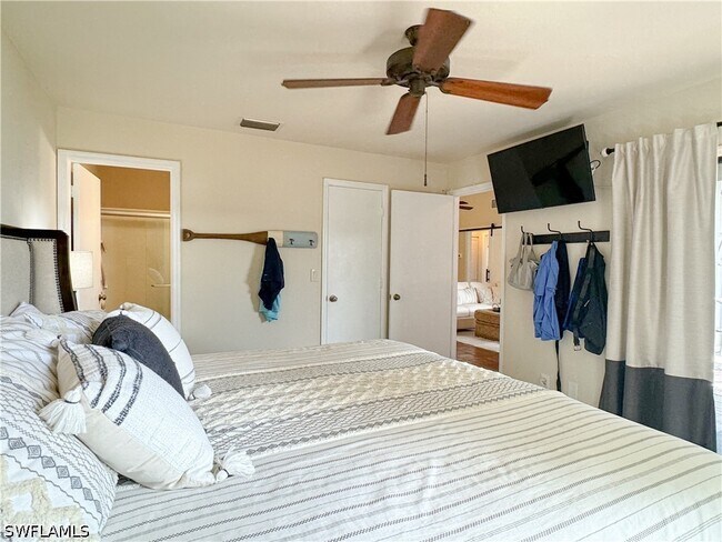 Building Photo - 1042 Oak Forest Dr