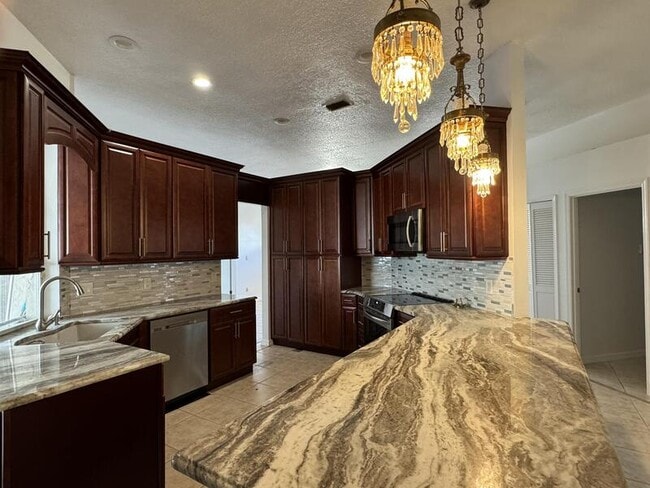 Building Photo - 664 Wyckliffe Pl