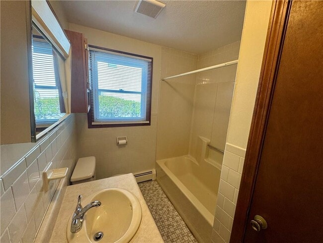 Building Photo - 135 Rounds Ave