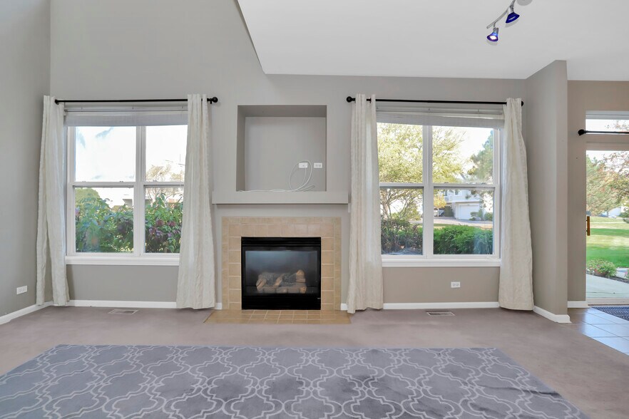 Building Photo - 2165 Sunrise Cir