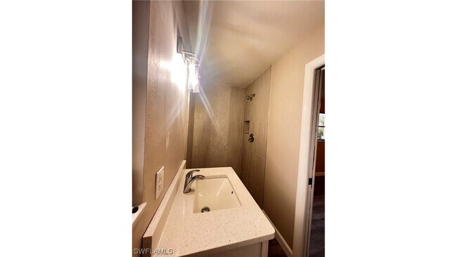 Building Photo - 733 Sesame Ct