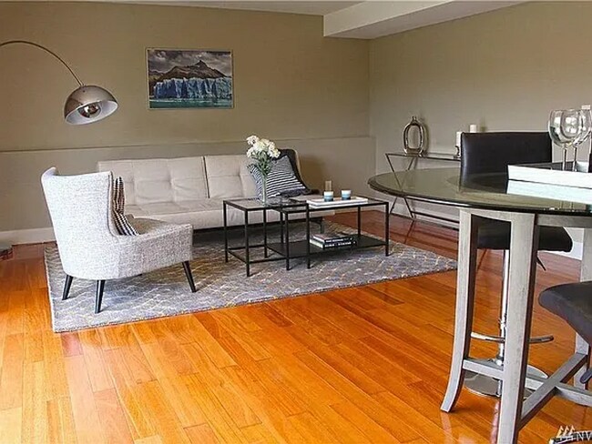 Building Photo - Stunning Somerset Home with Breathtaking City, Mountain & Lake Views – 5 Bedrooms, Gourmet Kitchen