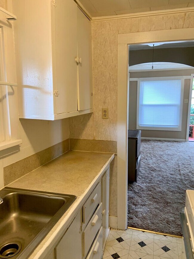 Building Photo - Hard to find 1 Bed 1 Bath House