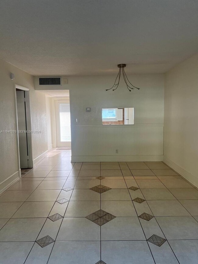 Building Photo - 5181 W Oakland Park Blvd