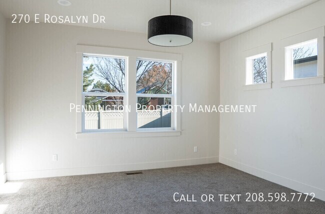 Building Photo - 270 E Rosalyn Dr