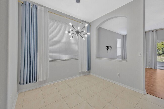 Building Photo - 10414 Tulip Field Way