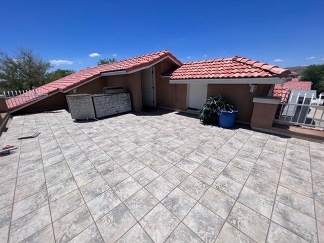 Building Photo - 3BR 2Ba Boat Deep Hightop Garage & Colorado River Views