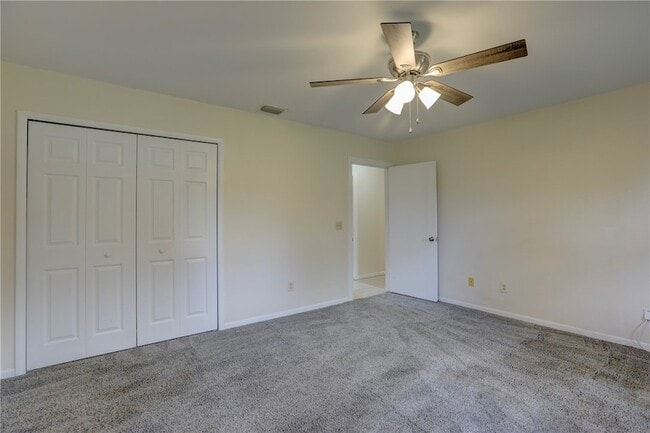 Building Photo - 950 Landsdowne Dr