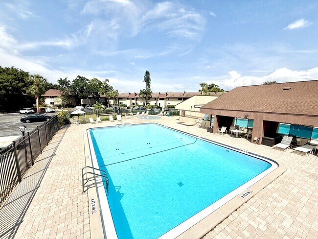Building Photo - 785 S Village Dr
