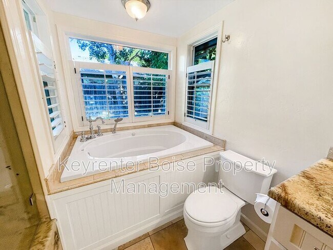 Building Photo - 6503 W Baron Dr