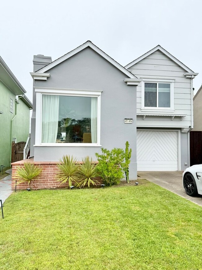 Building Photo - Beautifully Remodeled Westlake Home