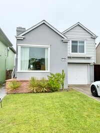Building Photo - Beautifully Remodeled Westlake Home