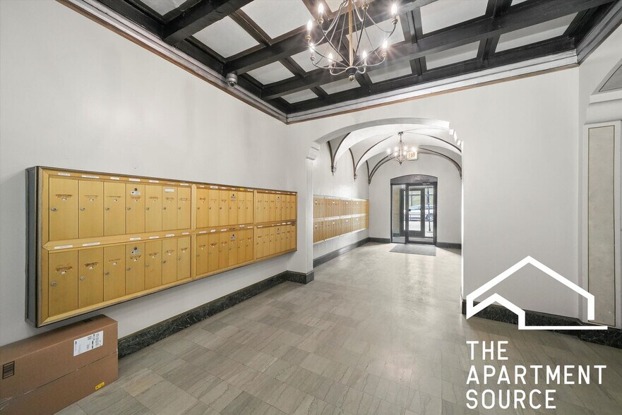 Building Photo - 2774 N Milwaukee Ave