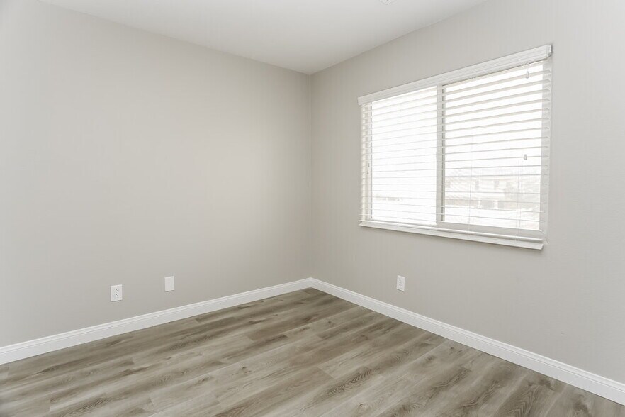 Building Photo - 8724 Honey Vine Ave