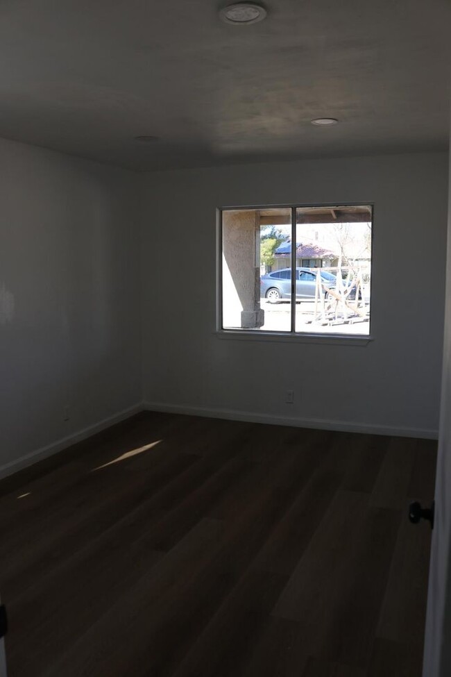 Building Photo - Spacious 3-Bedroom Home with Central A/C, ...