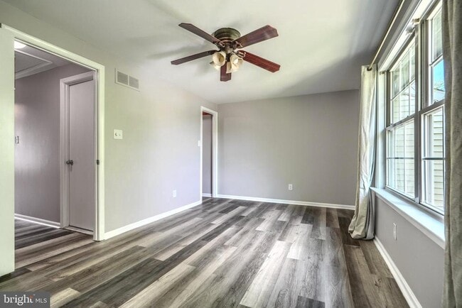 Building Photo - 9 Guinevere Ct