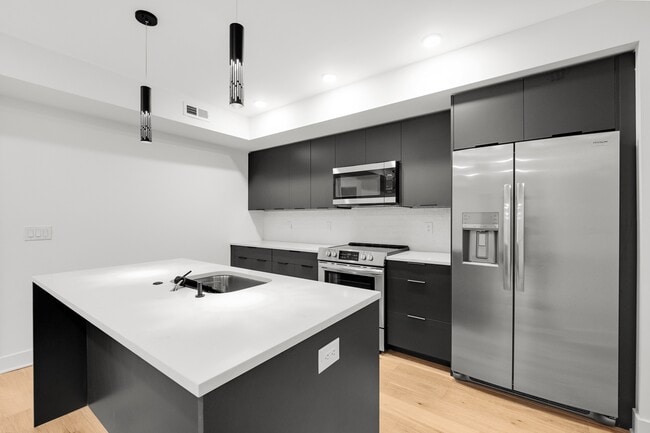 Building Photo - 1328 S 9th St