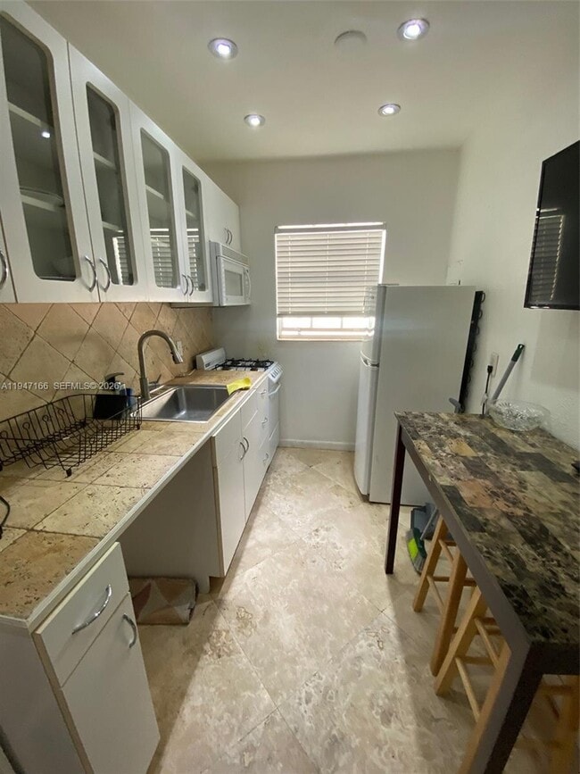 Building Photo - 635 8th St