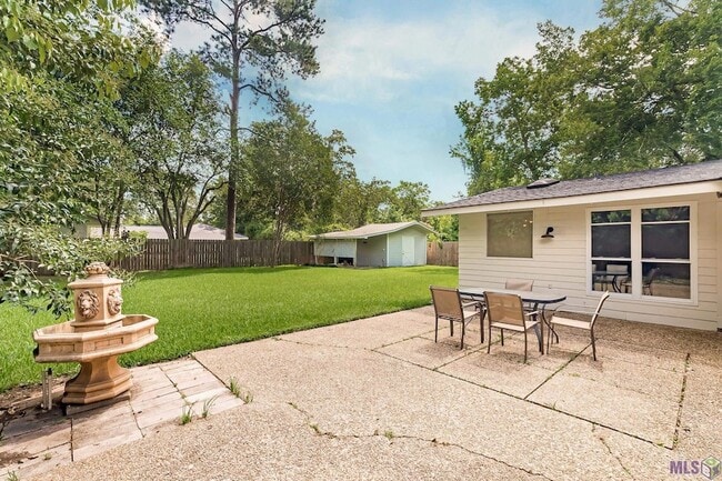 Building Photo - 8245 Rainbow Dr