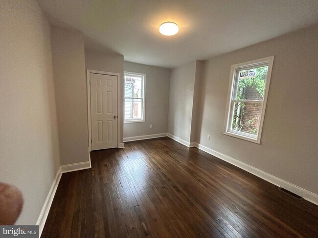 Building Photo - 250 N Salford St