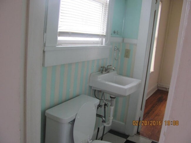 Building Photo - 305 Ebenezer Ave