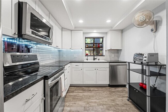 Building Photo - 300 S Florida Ave