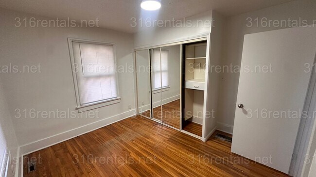 Building Photo - $1175 - 3 bed 1 bath - Single Family Home