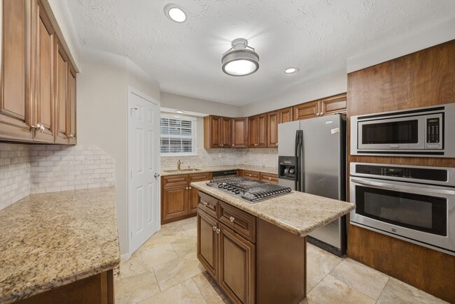Building Photo - 16611 Ben Ledi Dr