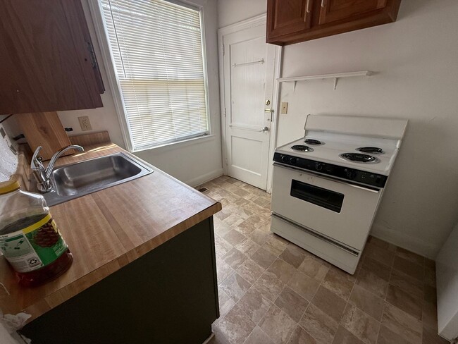 Building Photo - One bedroom Condo coming soon in Heathwood...