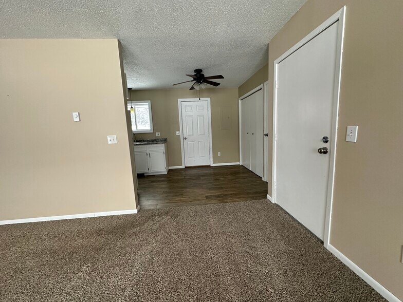 Building Photo - 3333 Mahoney Dr