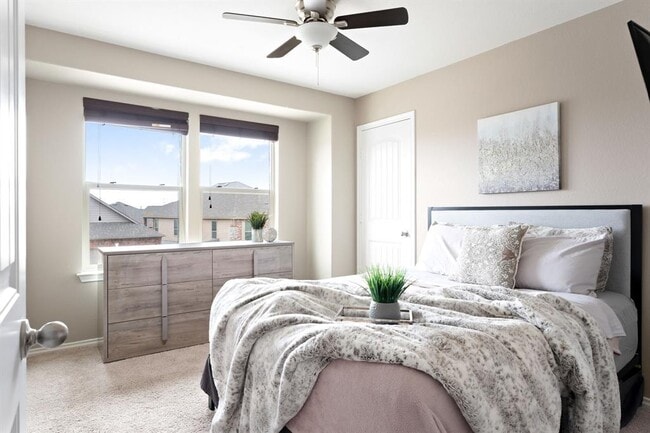 Building Photo - 7300 Ondantra Bnd