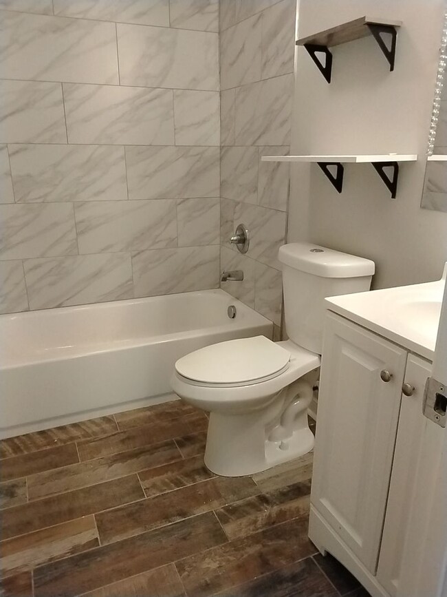 Building Photo - Cozy 2 Bedroom Bungalow in the Swansboro A...