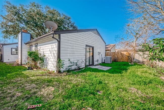 Building Photo - 12802 Sunset Dune Dr