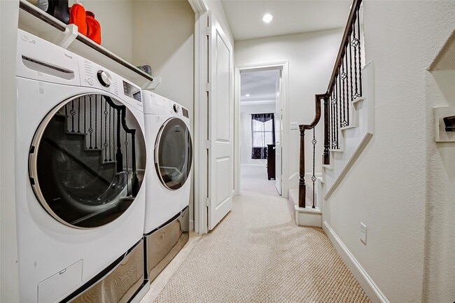 Building Photo - 9941 Woodwind Ln