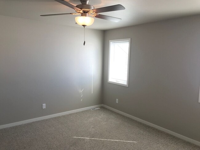 Building Photo - 4 Bed 3 Bath Single Family Home