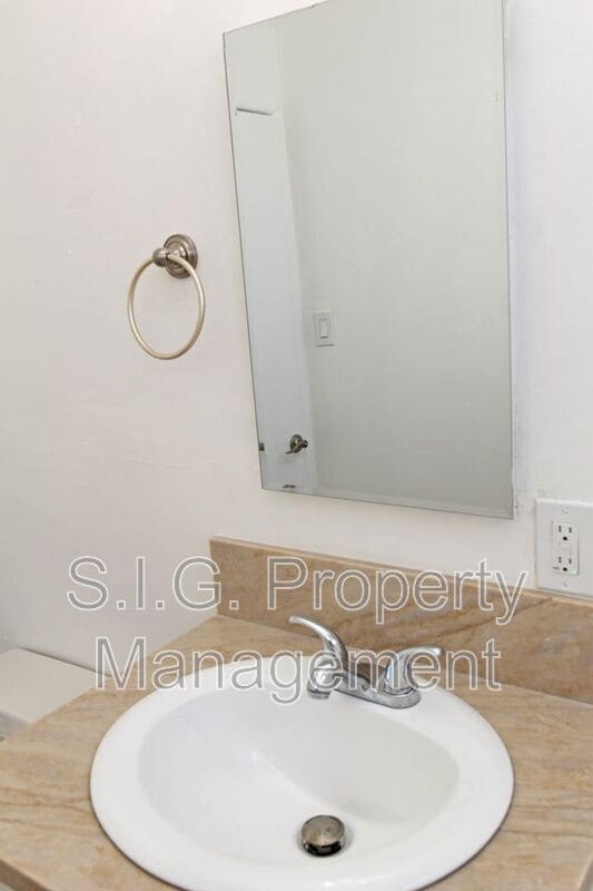 Building Photo - 5637 Strohm Ave