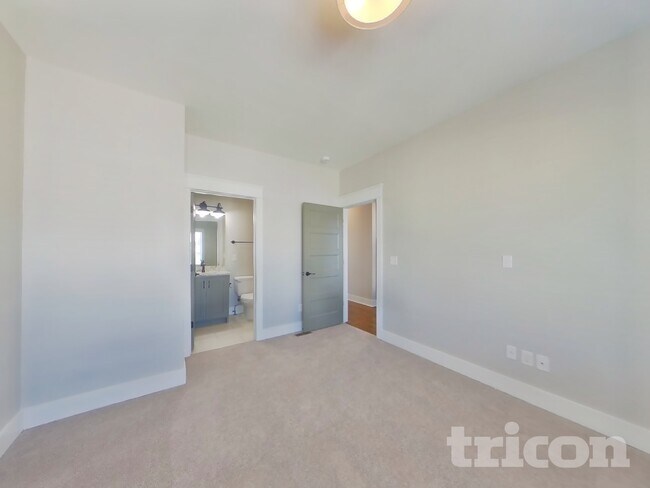 Building Photo - 1214 Hillwood Private Cove